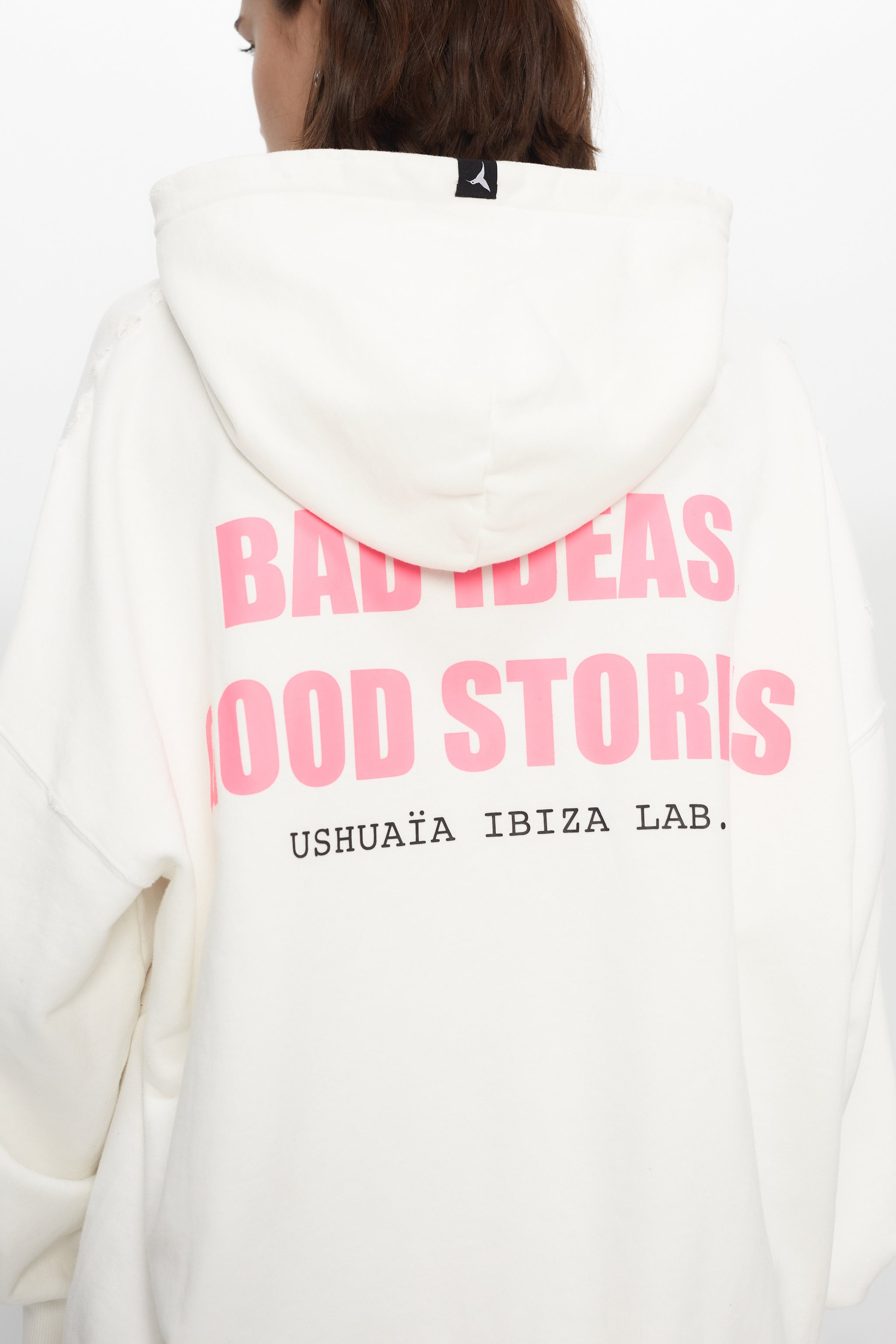 Oversized sweatshirt with hood and long sleeves, washed with a peach-effect finish. Features contrast print on the front and back, front welt pockets, and frayed, scuffed cuffs and seams.