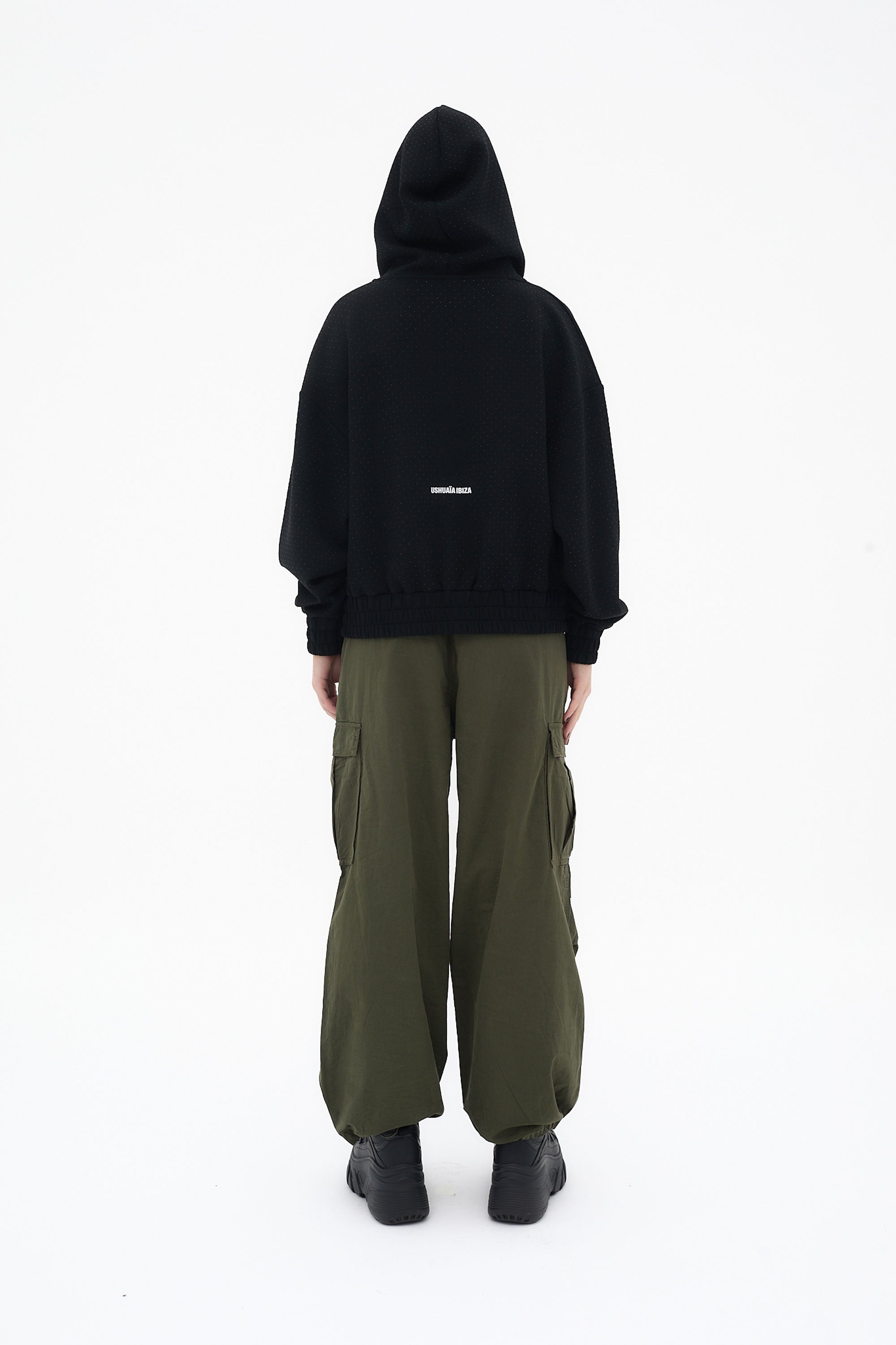 sudadera mujer negra capucha cremallera ushuaia