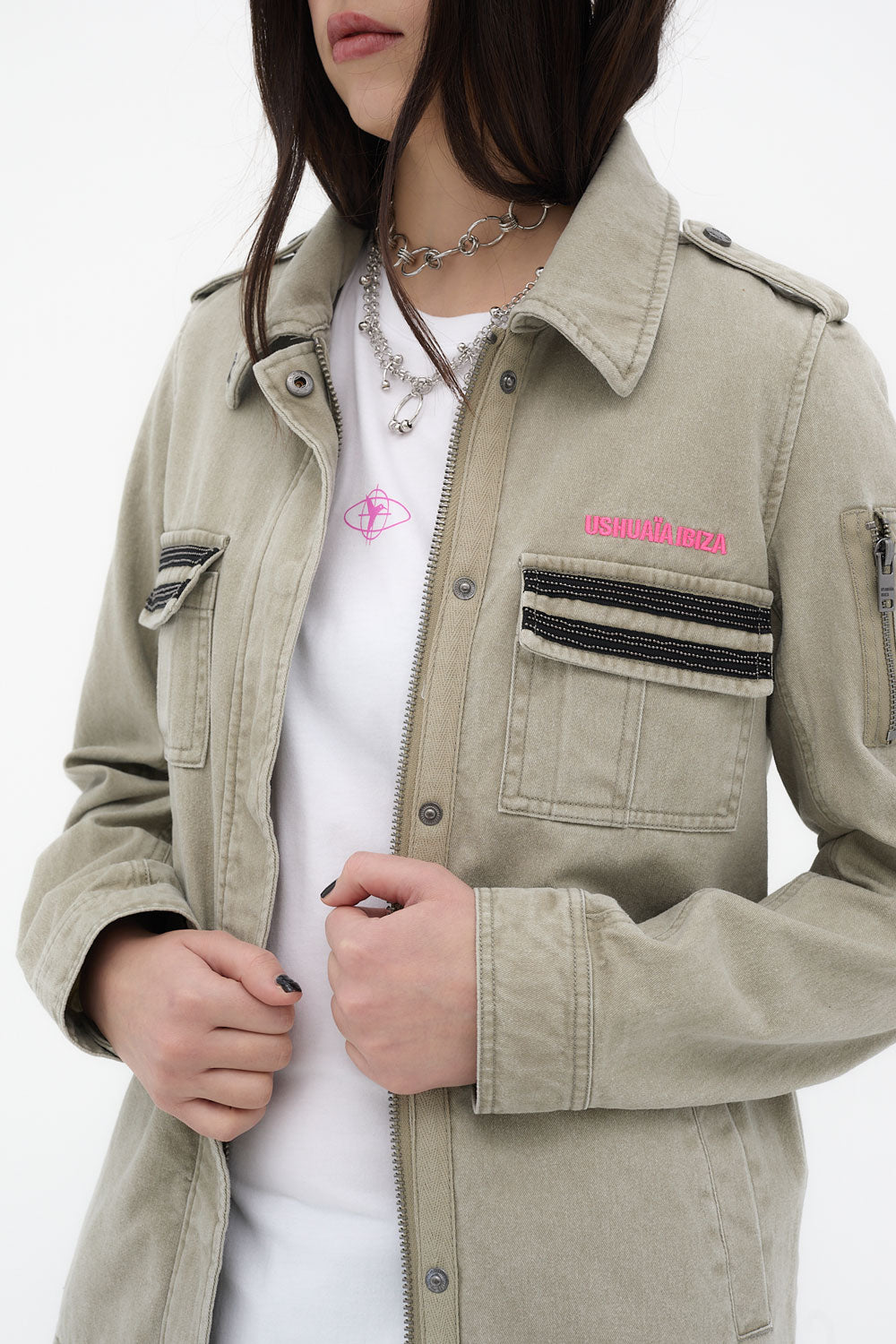chaqueta militar mujer verde bolsillos frontales