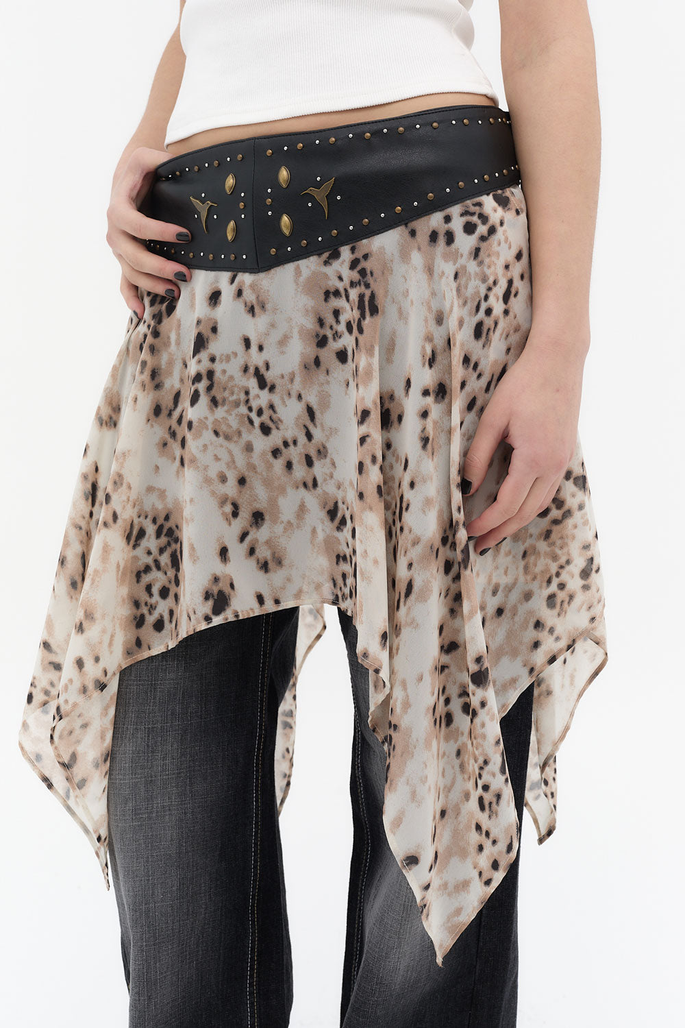 falda mujer beige asimetrica cinturon negro ushuaia