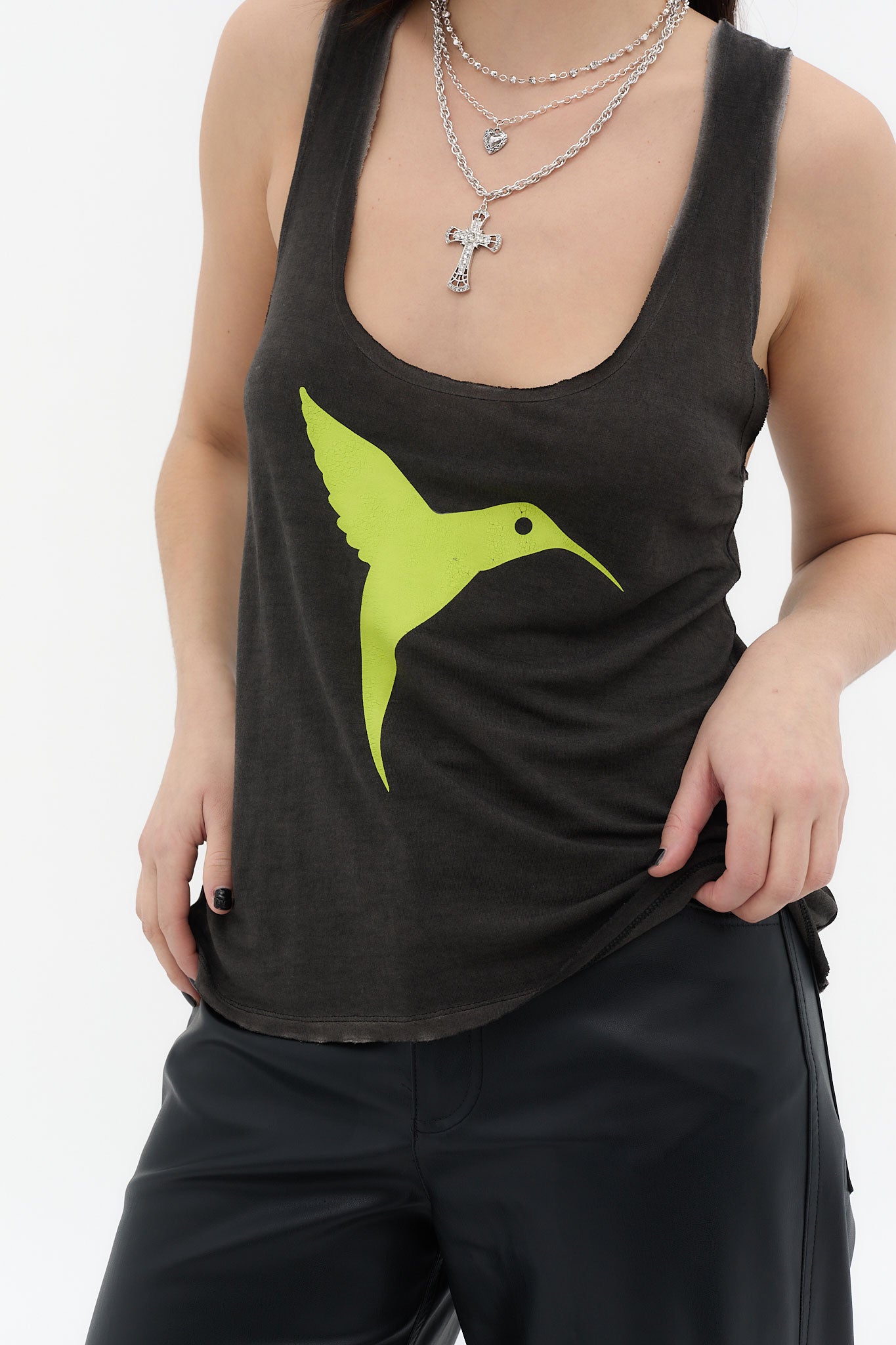 camiseta tirantes mujer negra logo amarillo