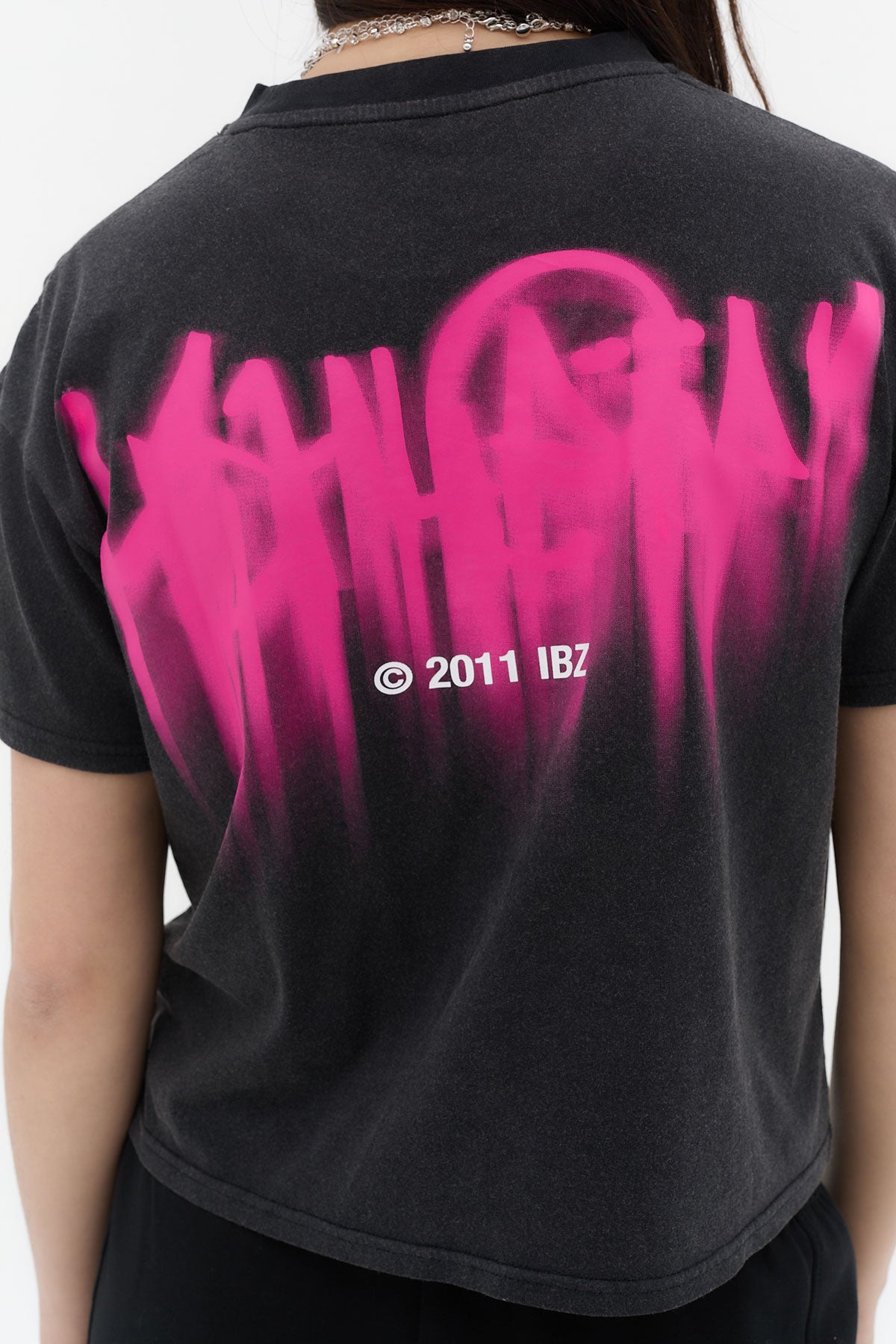 camiseta mujer negra acid wash grafico Ushuaia 