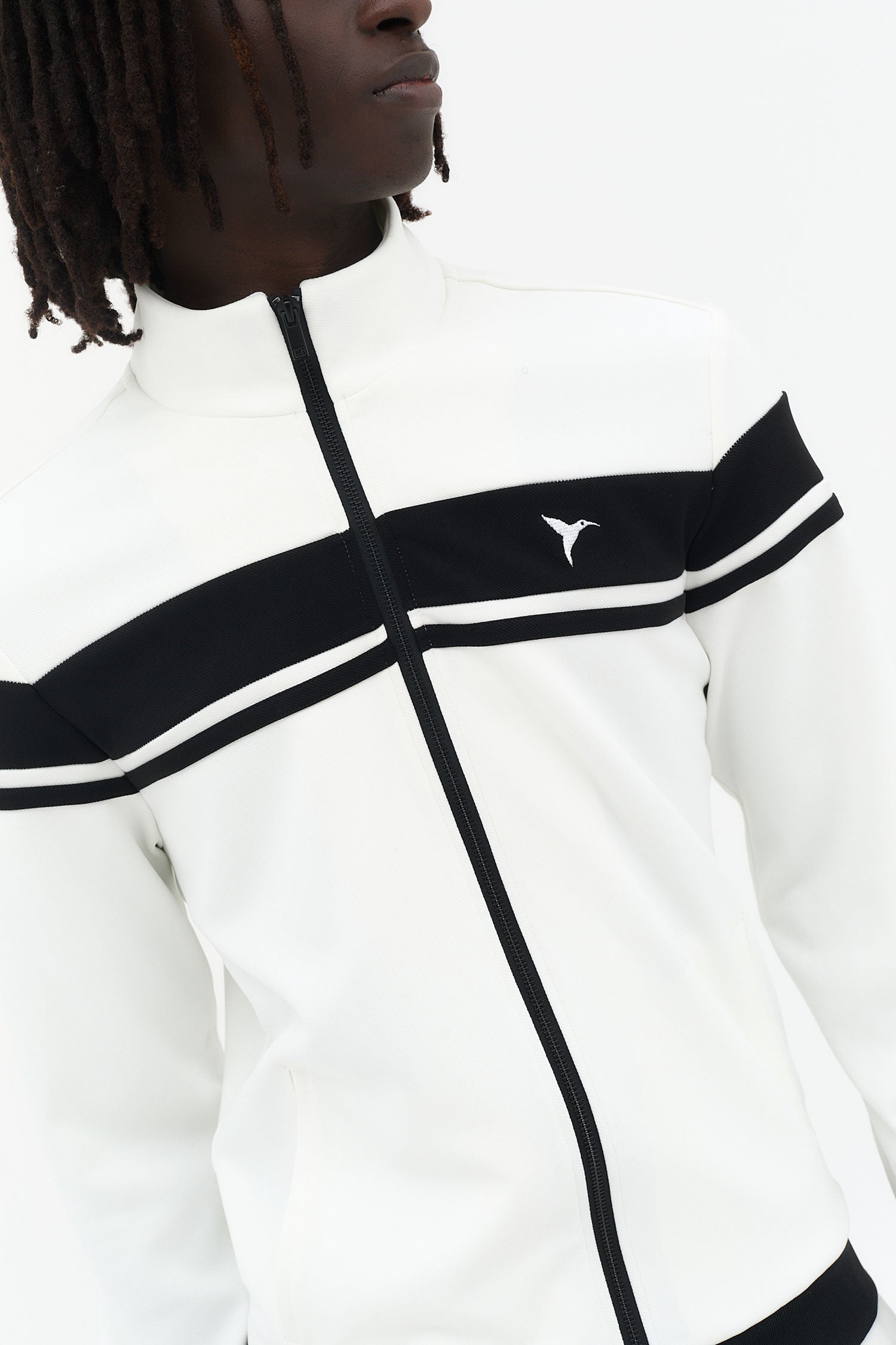 sudadera blanca hombre cremallera banda negra pecho