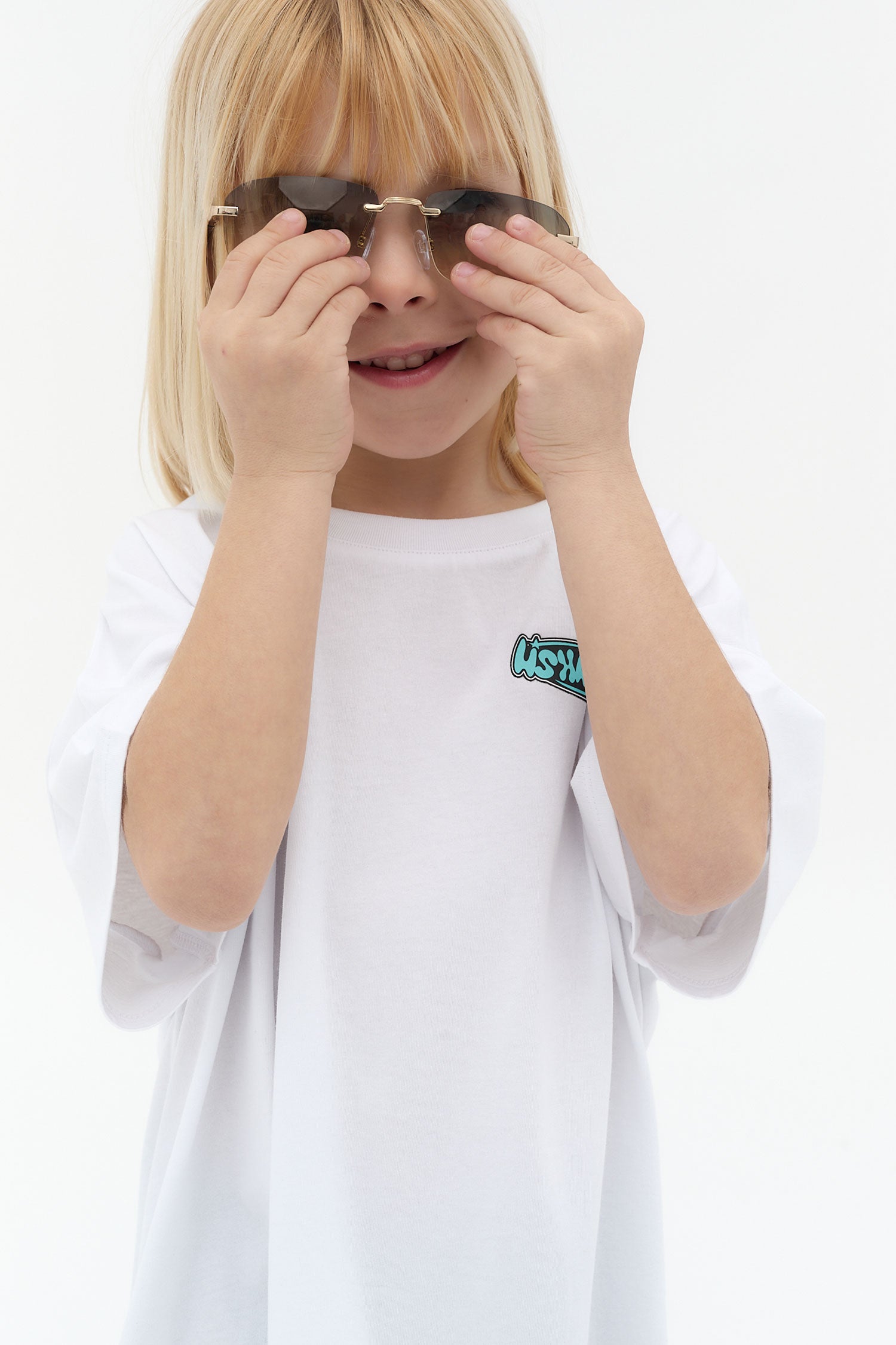 camiseta niño algodón blanca silicon wash logo ushuaïa