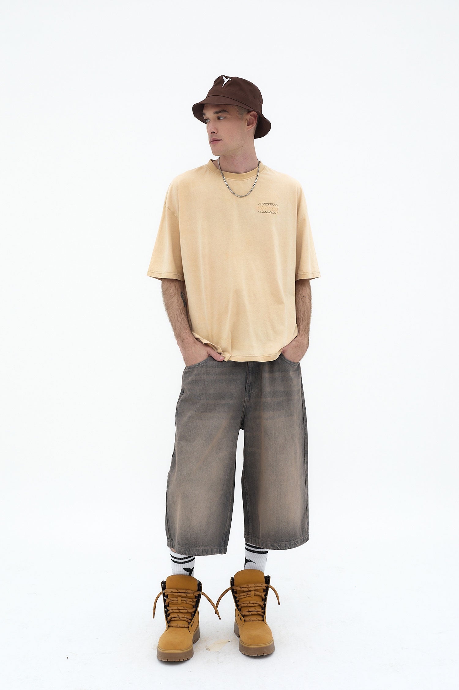 camiseta boxy hombre acid wash logo espalda