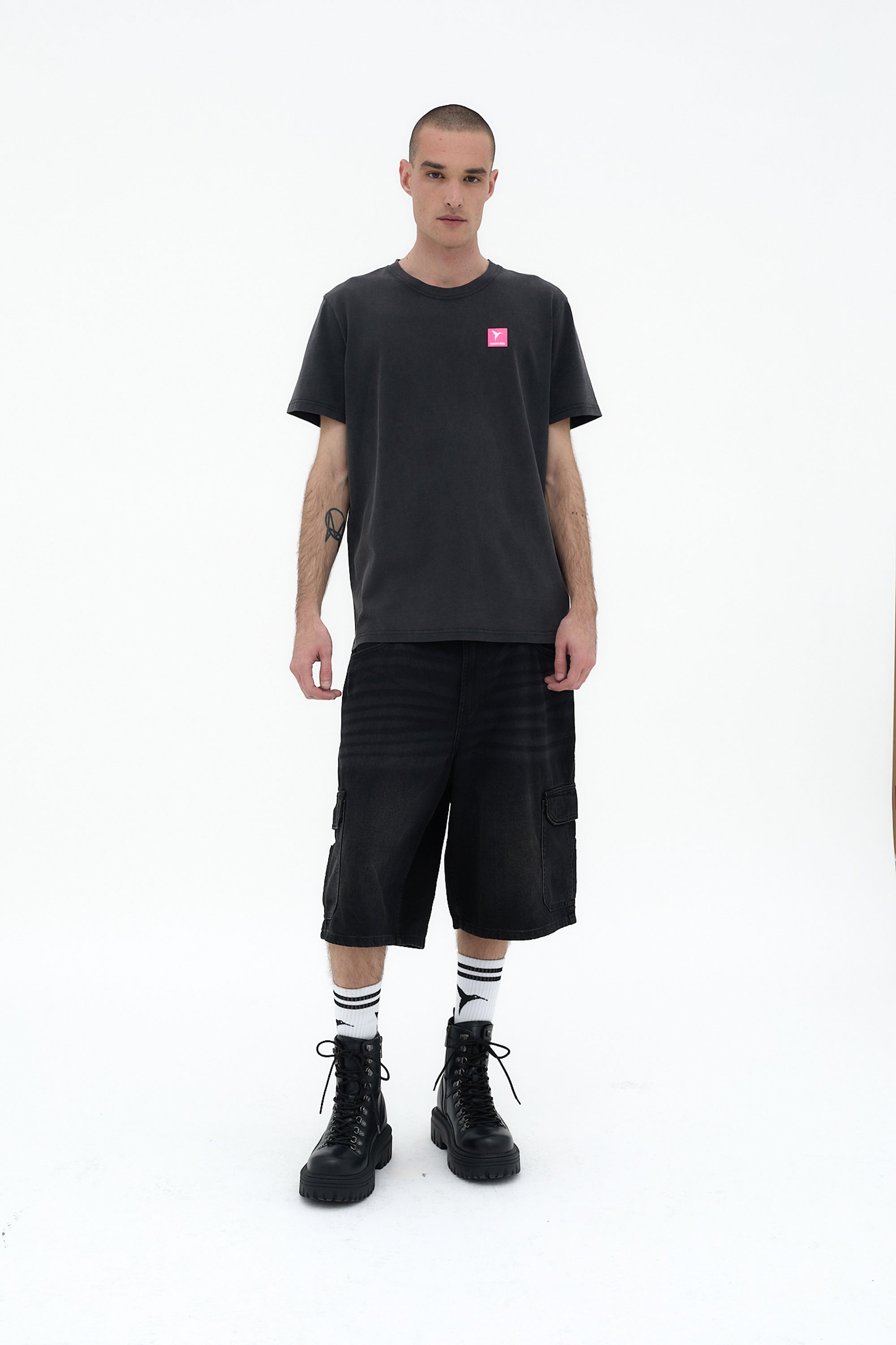 camiseta hombre algodón acid wash enzyme wash regular fit logo ushuaïa delantero y espalda