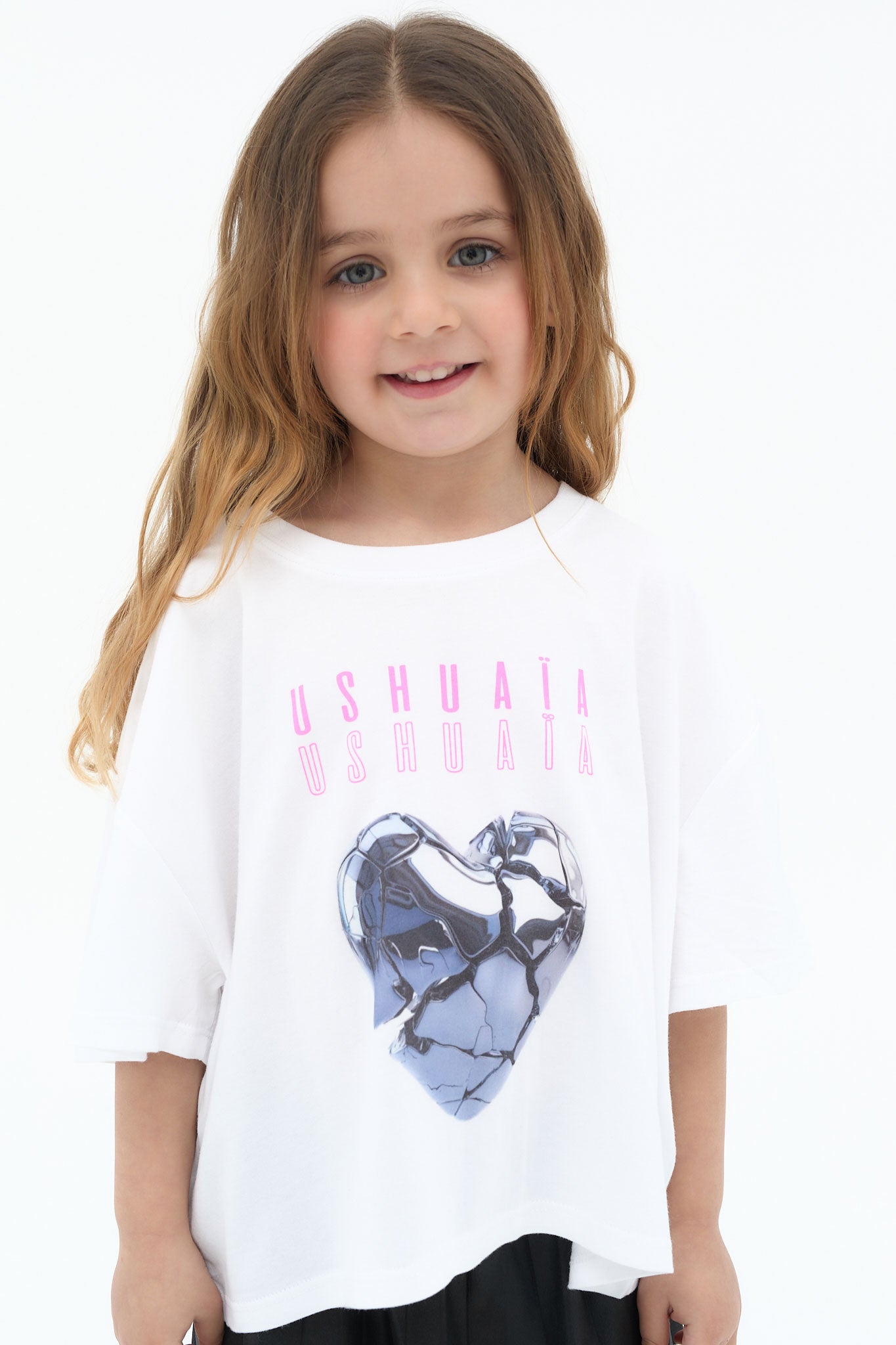 camiseta niña blanca cropped corazon azul ushuaia