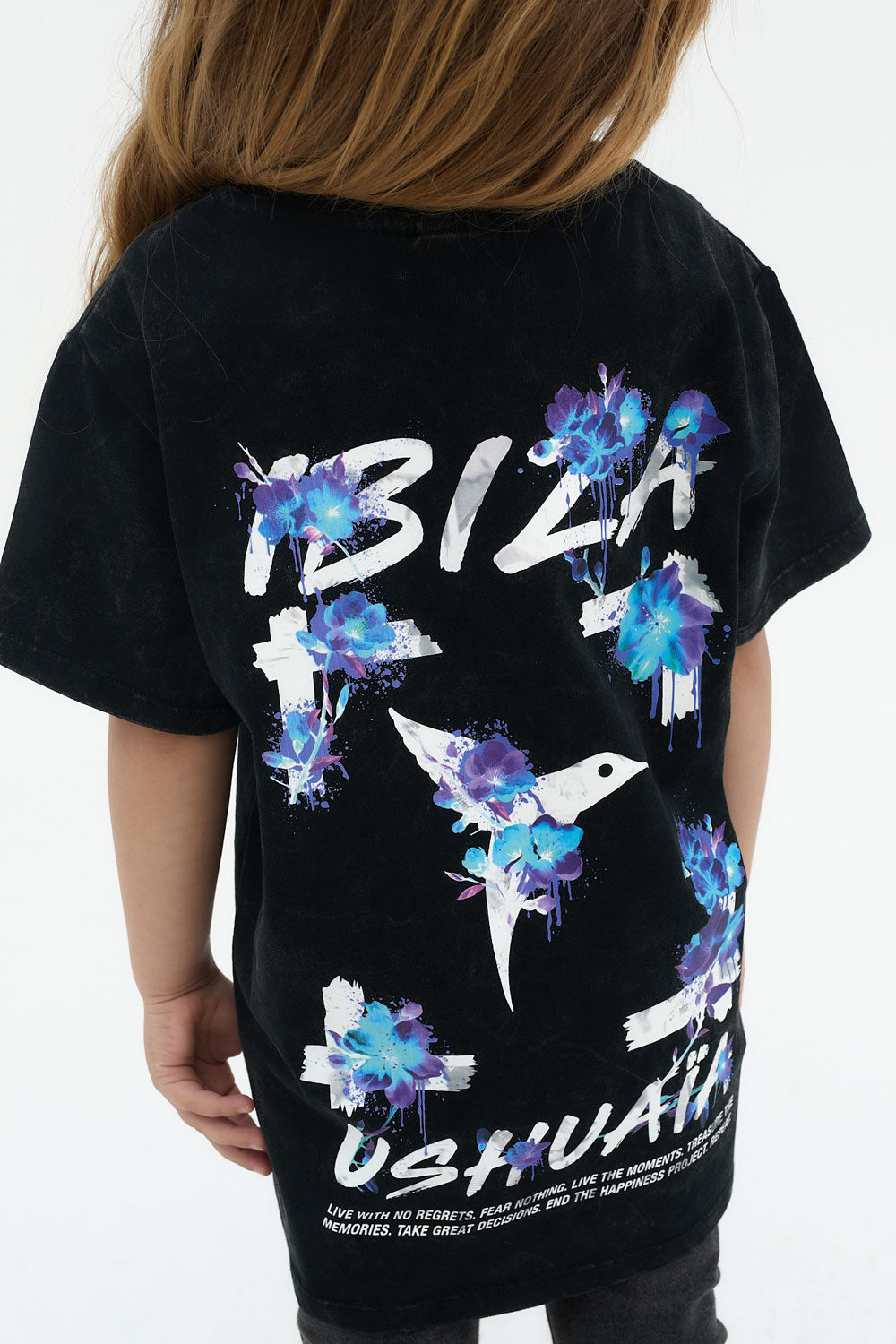 camiseta niña negra acid wash logo ushuaïa