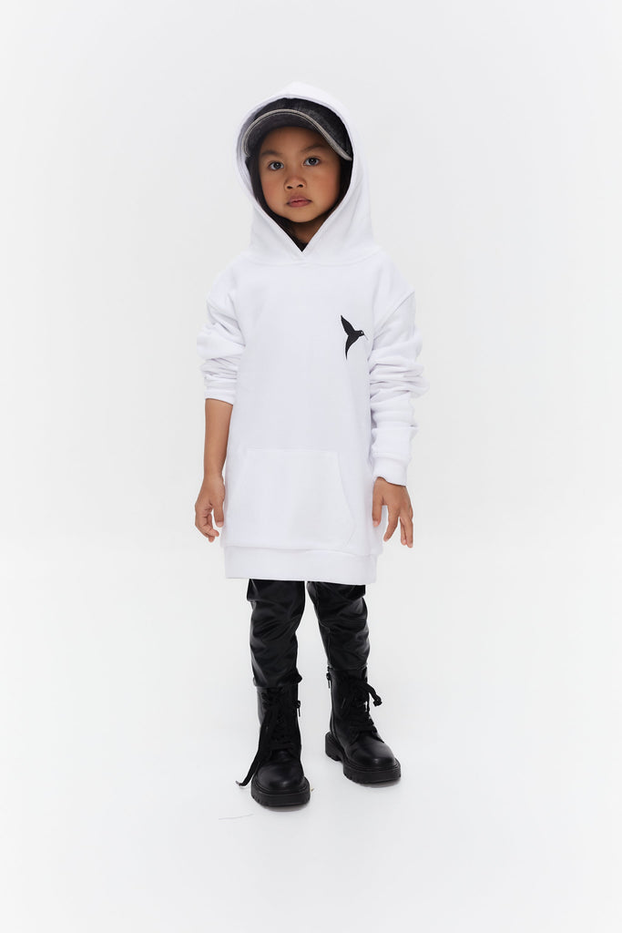 Hoodie with long sleeves washed with peach effect. Contrast combined print detail on the front. Kangaroo pocket on the front. Ribbed finishes.  