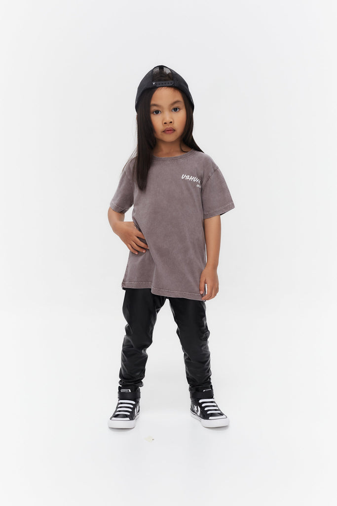 Round neck t-shirt with washed sleeves with fade out effect. Contrast combined print detail on front and back.
COMPOSITION:  
100% Cotton 