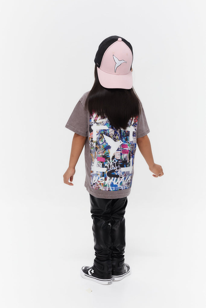 Round neck t-shirt with washed sleeves with fade out effect. Contrast combined print detail on front and back.
COMPOSITION:  
100% Cotton 