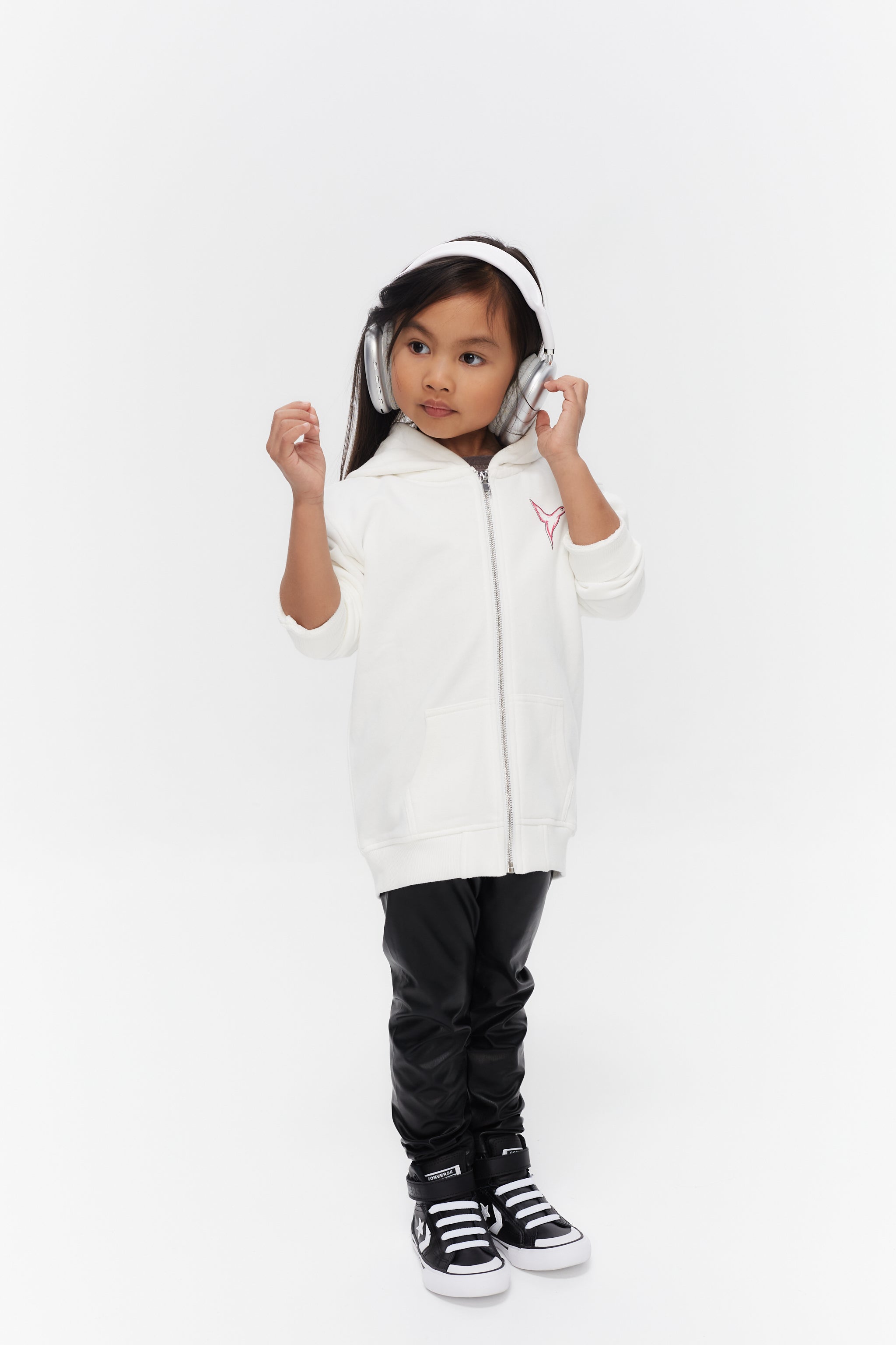 Washed zip-up hoodie with peach effect. Contrast combined print detail on front and back. Ribbed finishes.
 