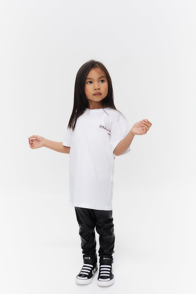 Round neck and sleeve t-shirt. Contrast combined print detail on front and back.
COMPOSITION:    
50% Cotton 50% Modal 