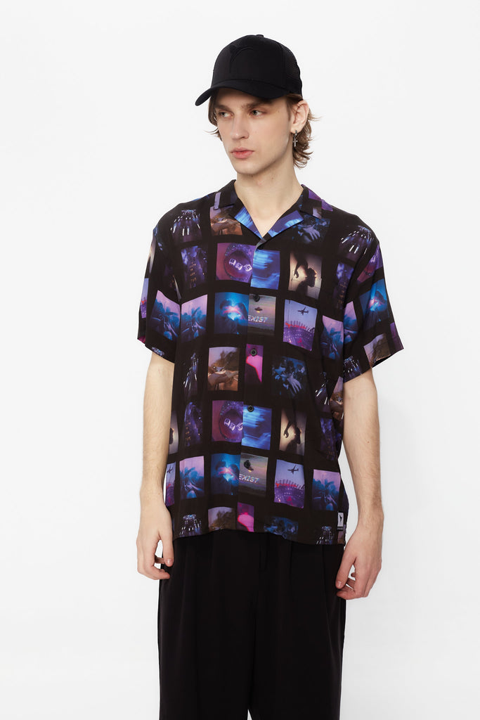 Printed shirt made of blend fabric. Lapel collar and short sleeve. Front button closure. Patch detail on the front and personalized label on the back.