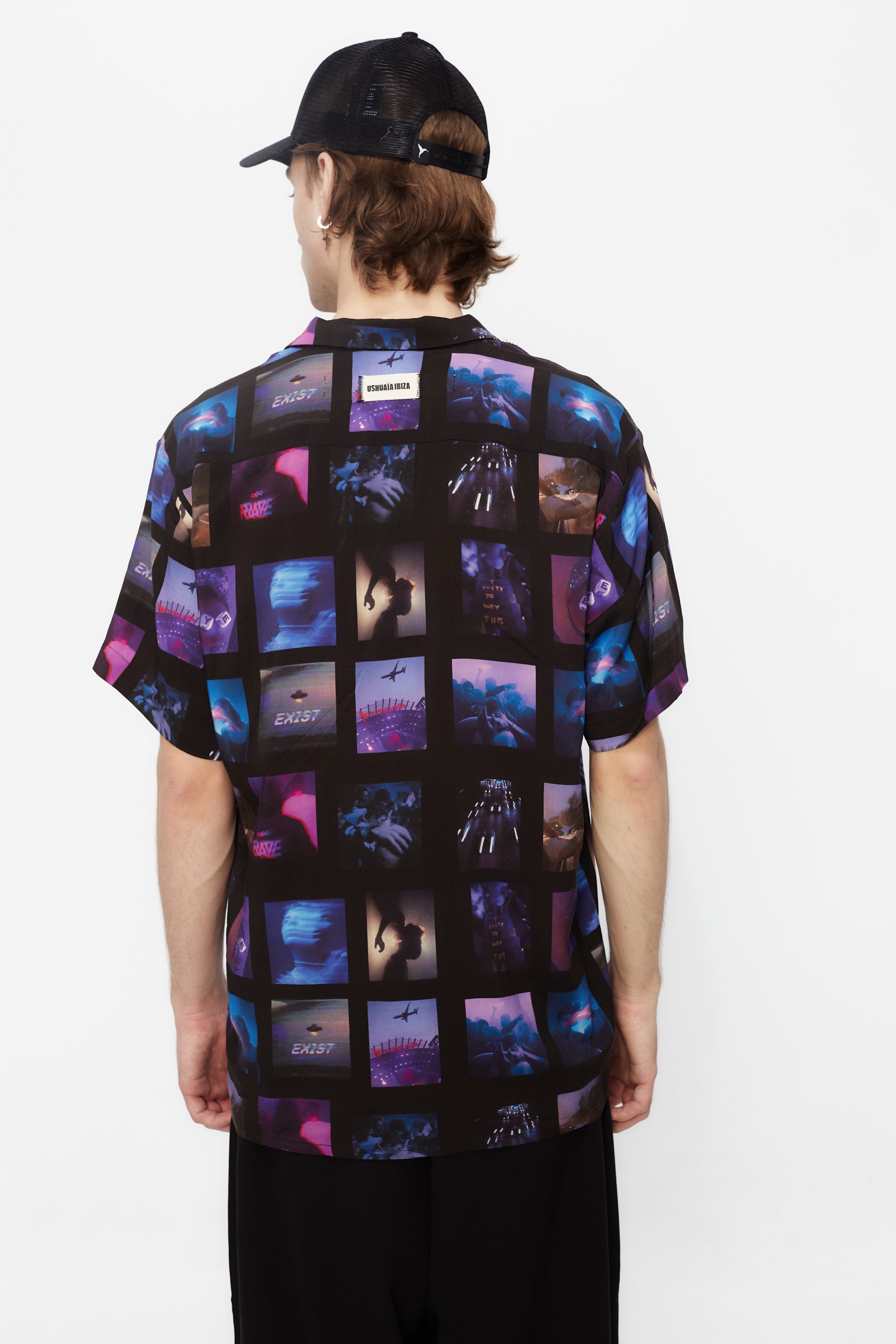 Printed shirt made of blend fabric. Lapel collar and short sleeve. Front button closure. Patch detail on the front and personalized label on the back.