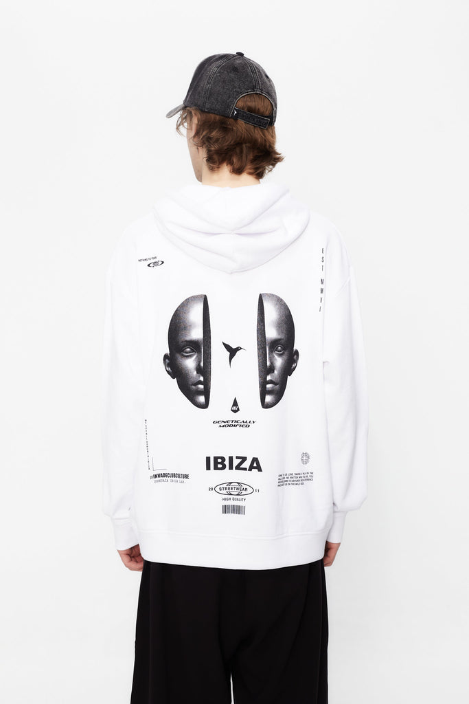 Oversized sweatshirt with adjustable hood with drawstring and long sleeves. Contrast combined print detail on front and back. Kangaroo pocket on the front. Ribbed finishes.  
LIMITED EDITION 
COMPOSITION:    
100% Cotton