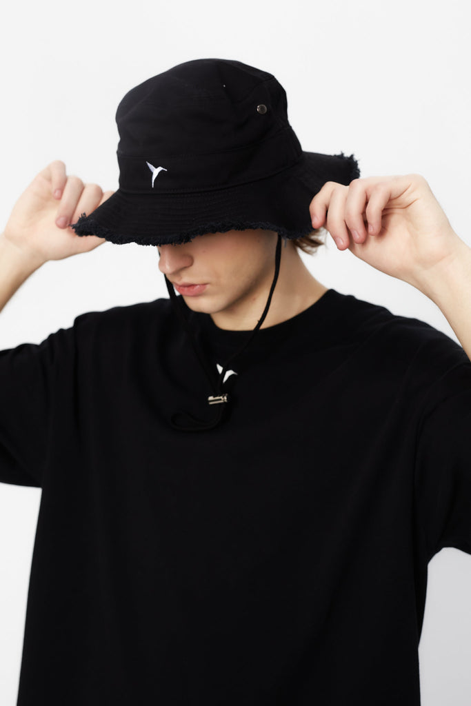 Oversize plus t-shirt with round neck and short sleeves. Contrast combined print detail on front and back.
LIMITED EDITION 