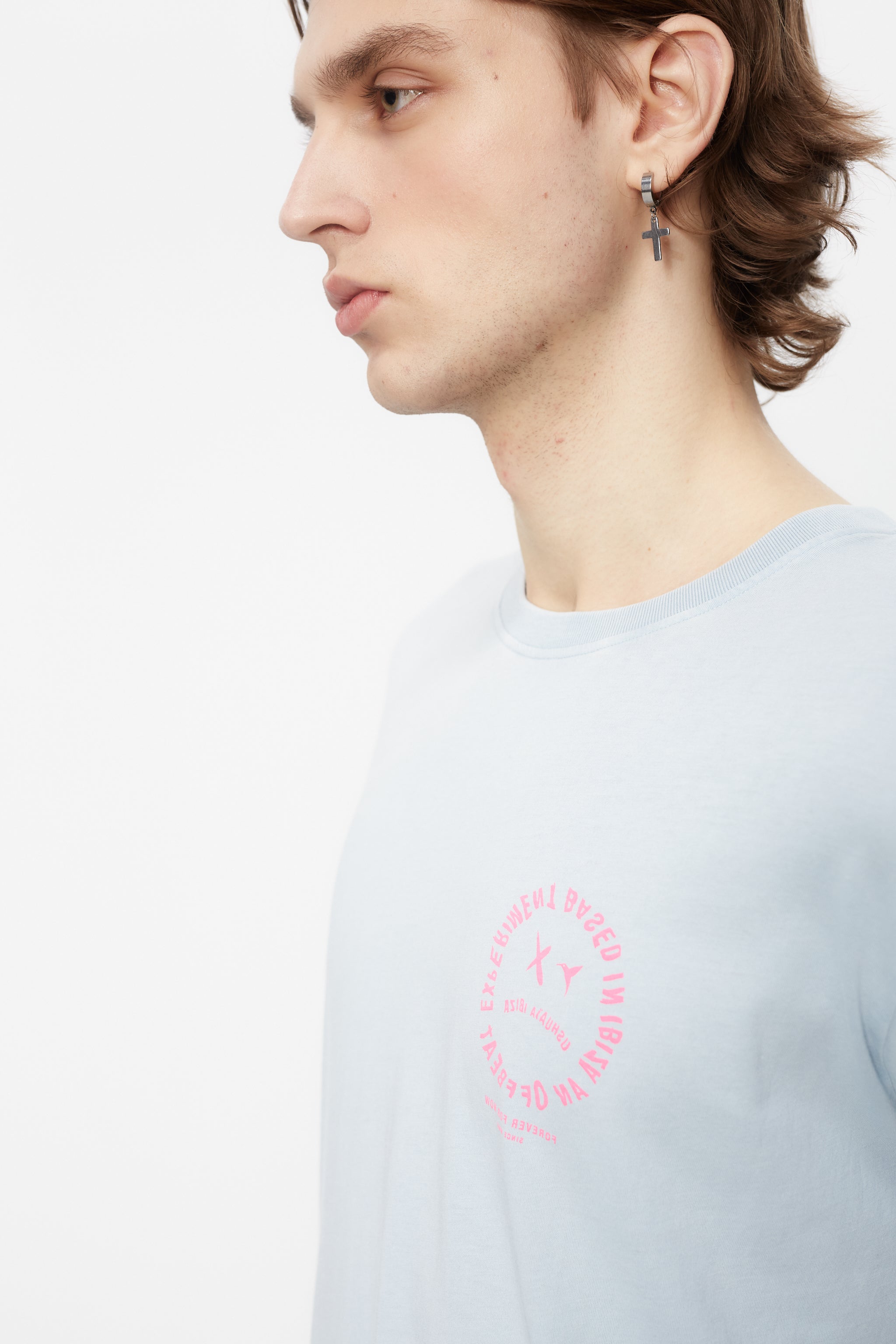 Regular fit t-shirt with round neck and washed short sleeves with fade out effect. Contrast combined print detail on front and back.