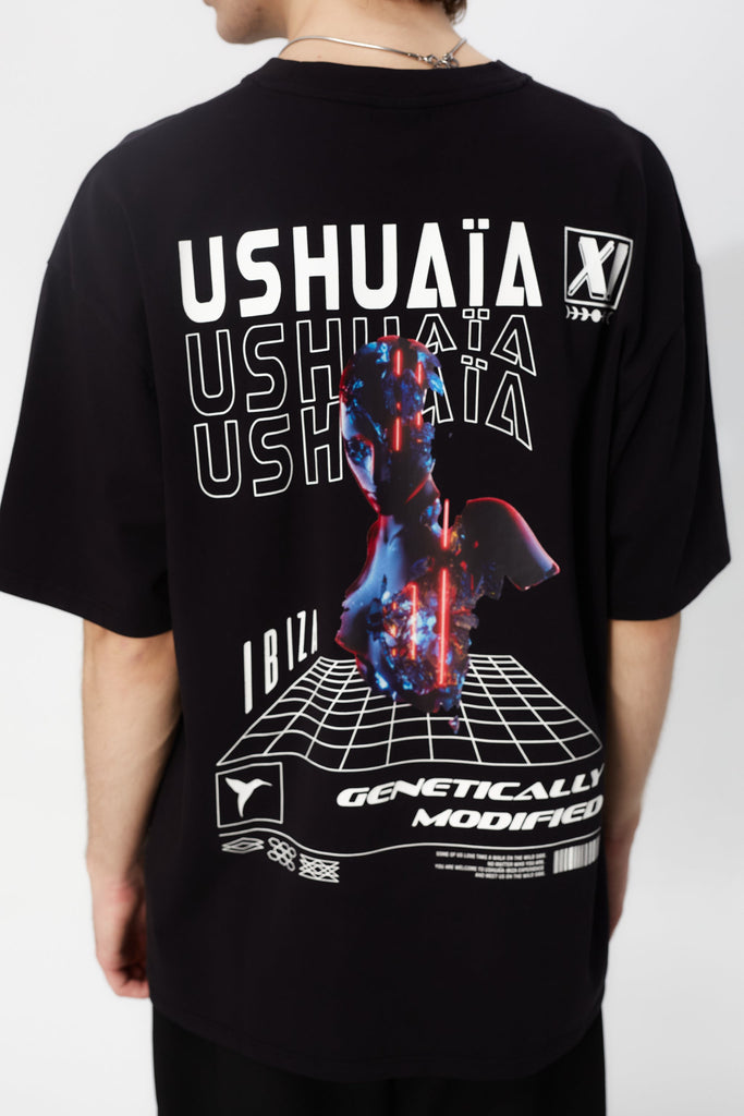 Oversized t-shirt with round neck and short sleeves with fade out effect.Contrast combined print detail on front and back.