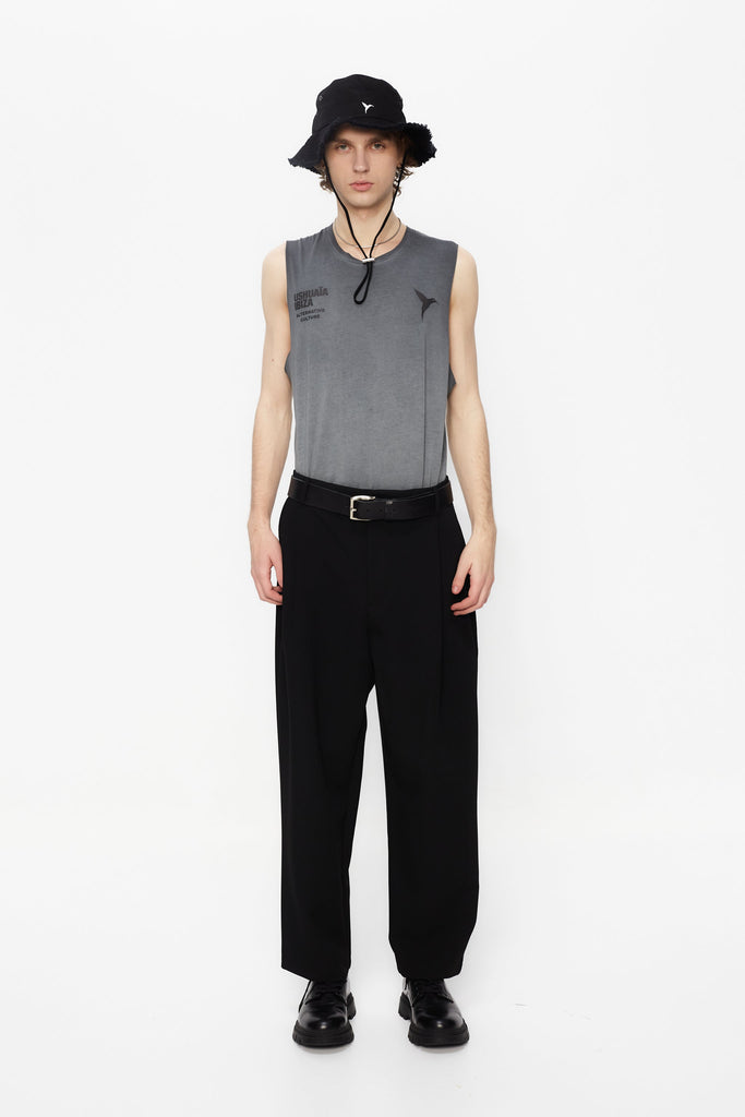 Round neck t-shirt with washed armhole sleeves with oil dirty wash effect. Contrast combined print detail on front and back. 