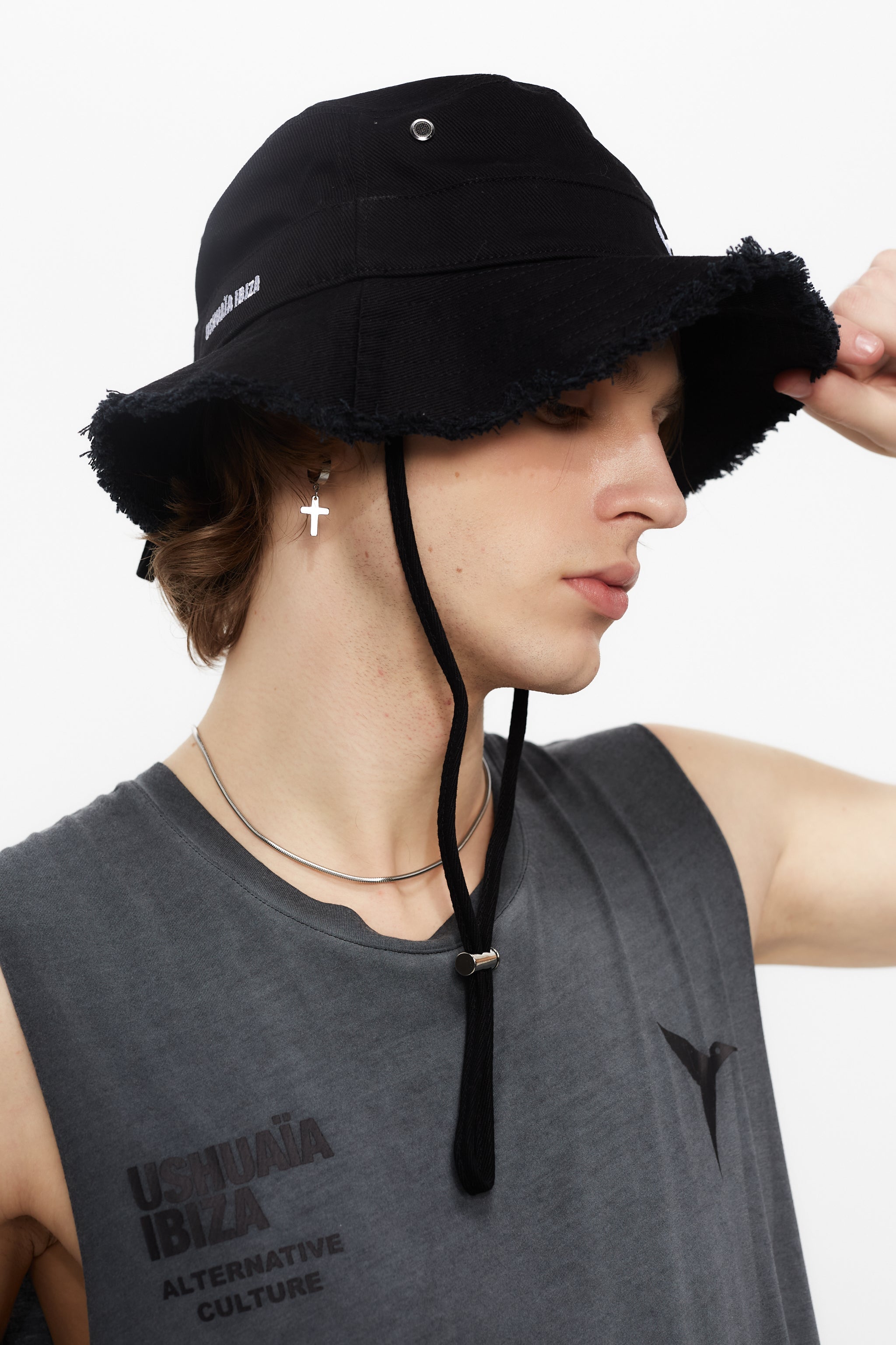 Round neck t-shirt with washed armhole sleeves with oil dirty wash effect. Contrast combined print detail on front and back. 