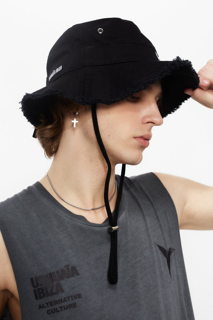 Round neck t-shirt with washed armhole sleeves with oil dirty wash effect. Contrast combined print detail on front and back. 