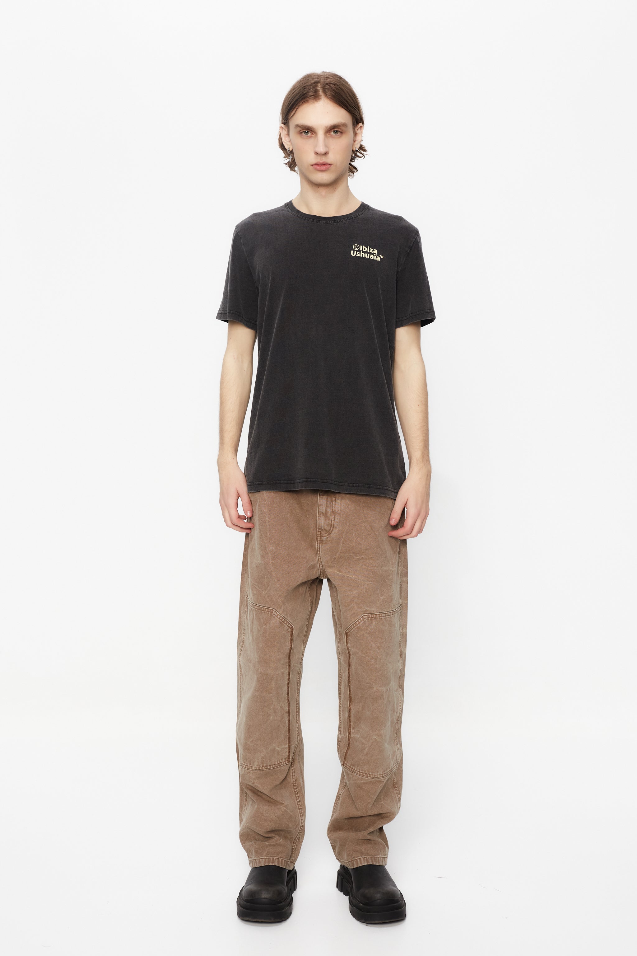 Regular fit t-shirt with round neck and short sleeves with enzyme wash and fade out. Contrast combined print detail on front and back.