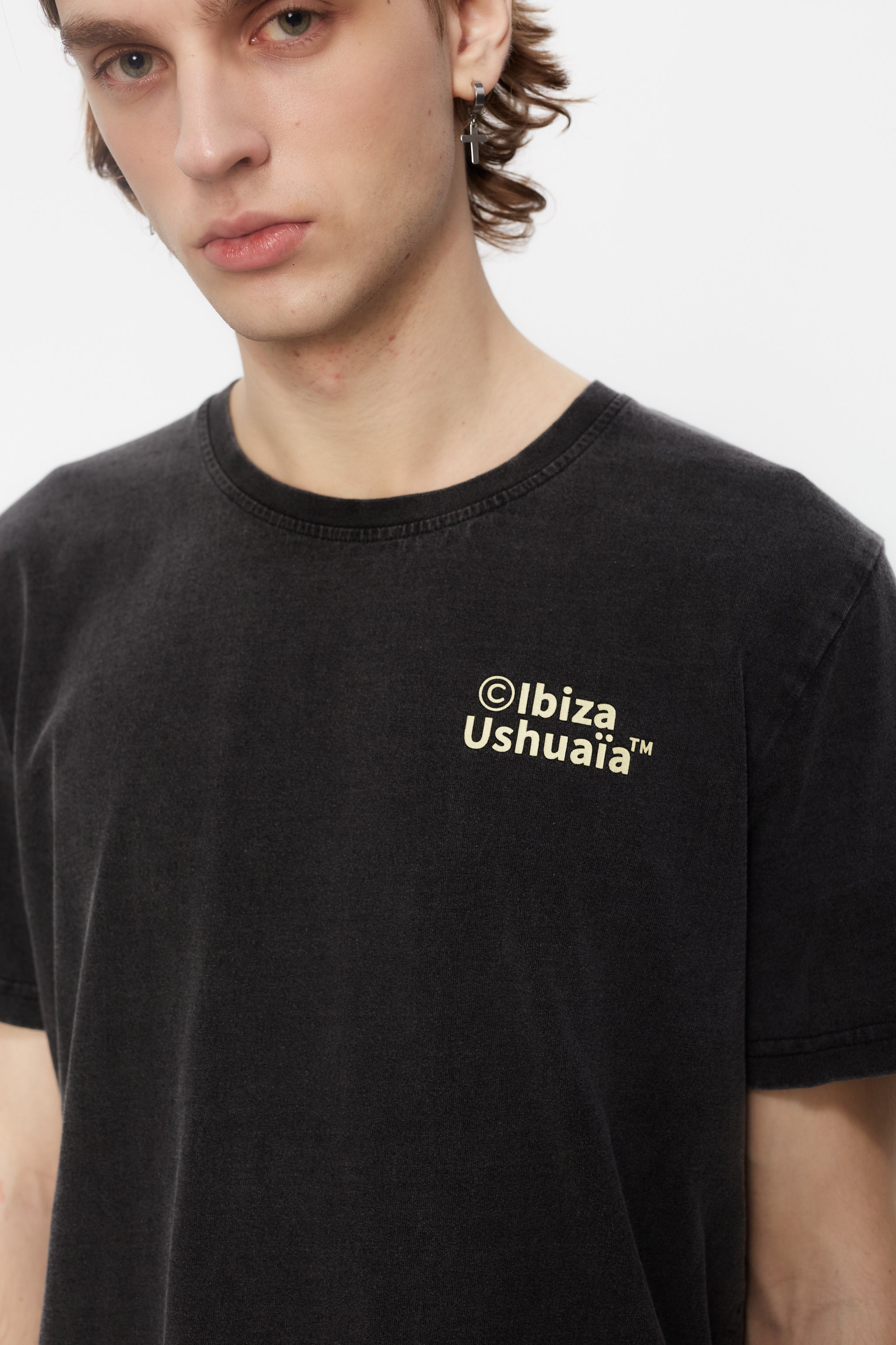 Regular fit t-shirt with round neck and short sleeves with enzyme wash and fade out. Contrast combined print detail on front and back.