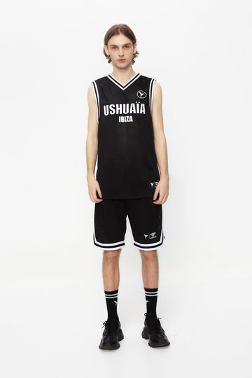 Bermuda shorts made of mesh fabric, light and breathable. Adjustable elastic waist with inner drawstring. Contrasting combined print on the front and side embroidery. Decorative snap detail on the sides with integrated pockets. 
 