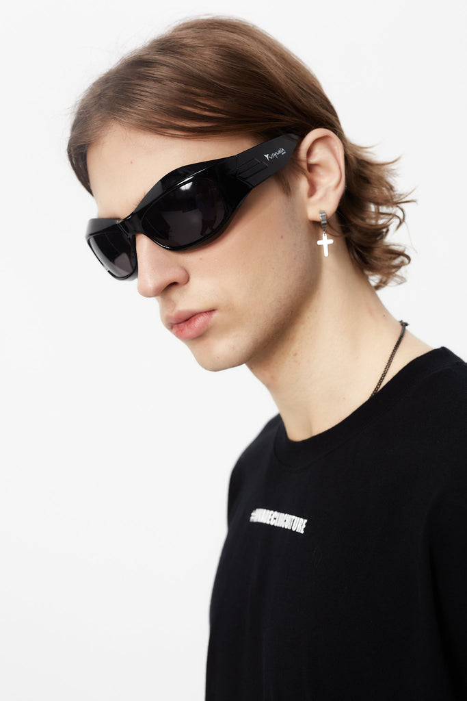 Oversize t-shirt with round neck and short sleeves. Contrast print detail on the front and back.
LIMITED EDITION 