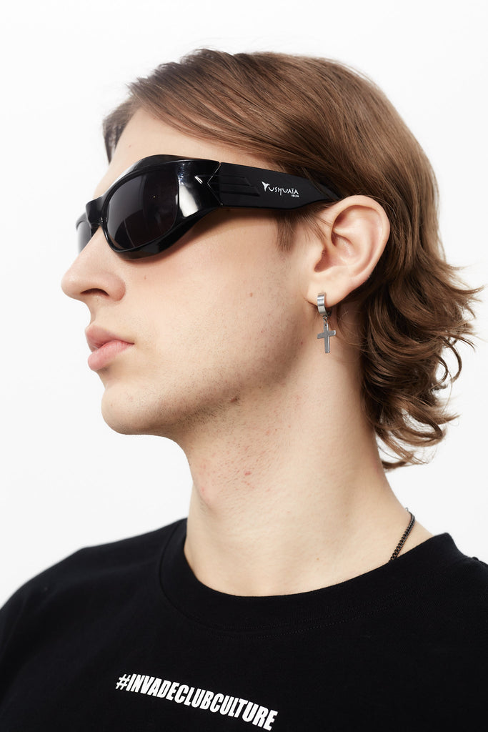 Oversize t-shirt with round neck and short sleeves. Contrast print detail on the front and back.
LIMITED EDITION 