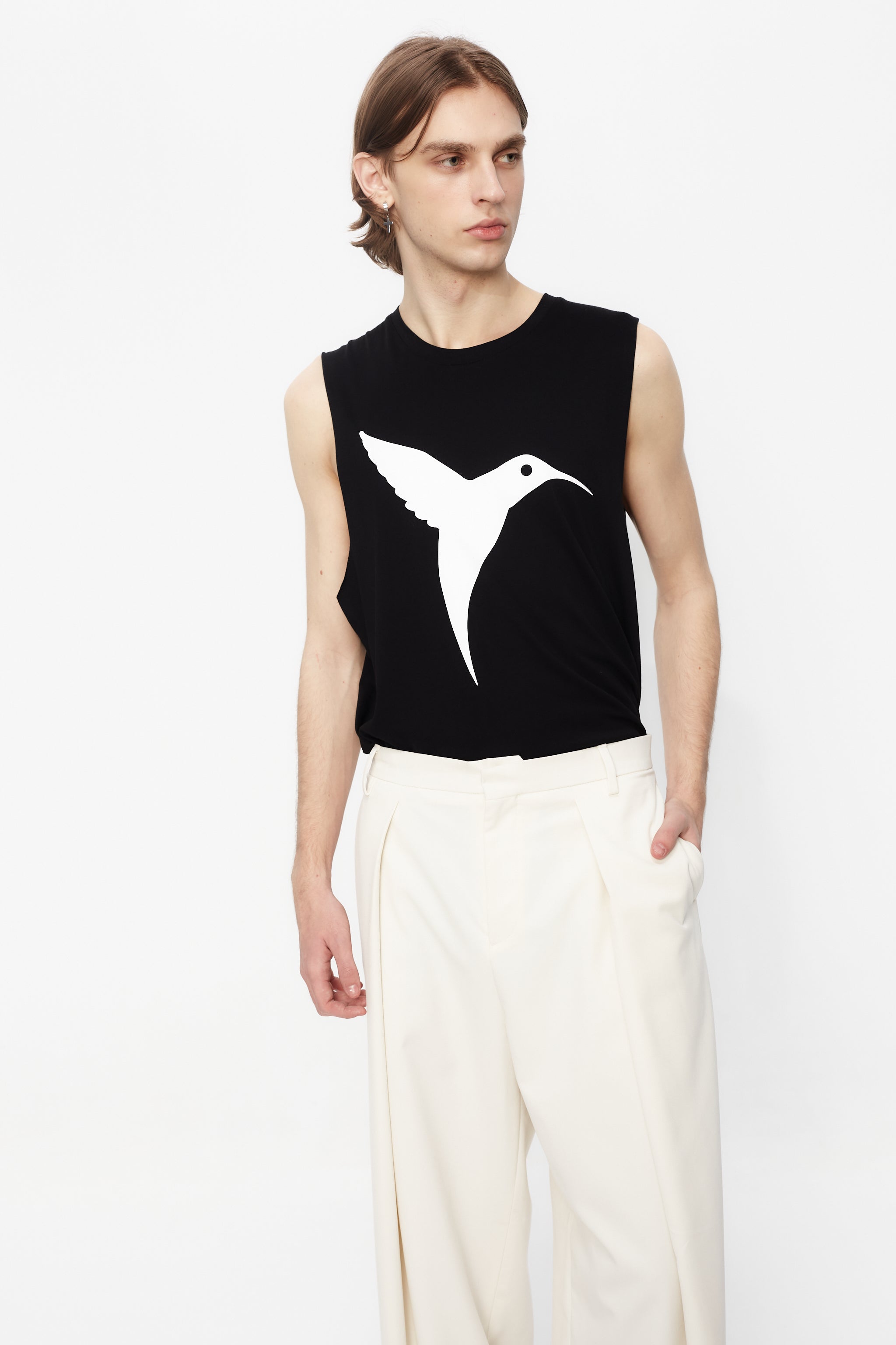 Round neck t-shirt with armhole sleeves. Contrast combined print detail on front and back.