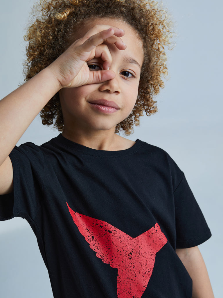 Round neck and short sleeve t -shirt. Print detail combined with contrast in front and back. 