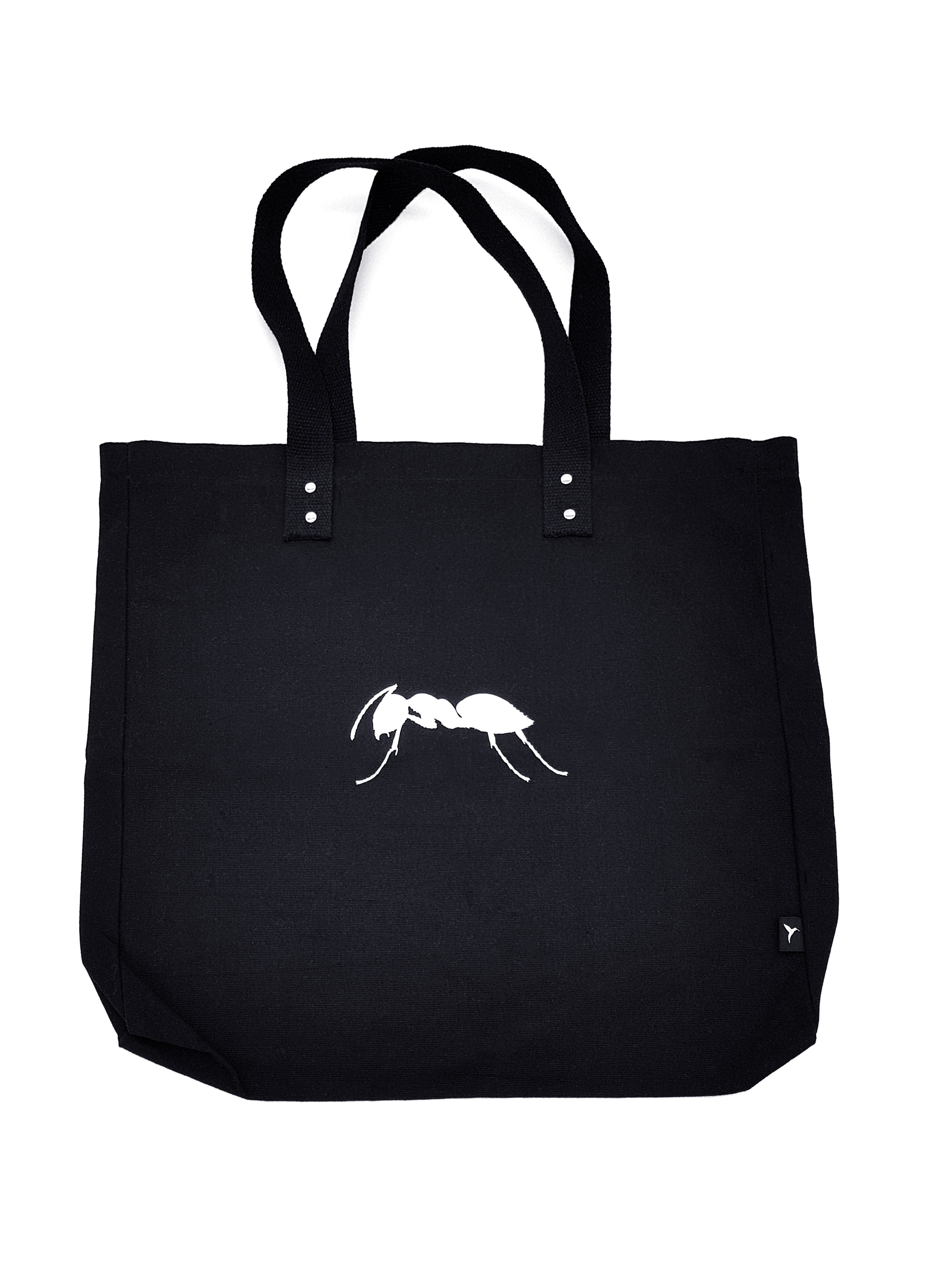 Black Black Black Ant in Blank.Measures: 38 x 40 cms. ASA to hang.
COMPOSITION : 
100% cotton 